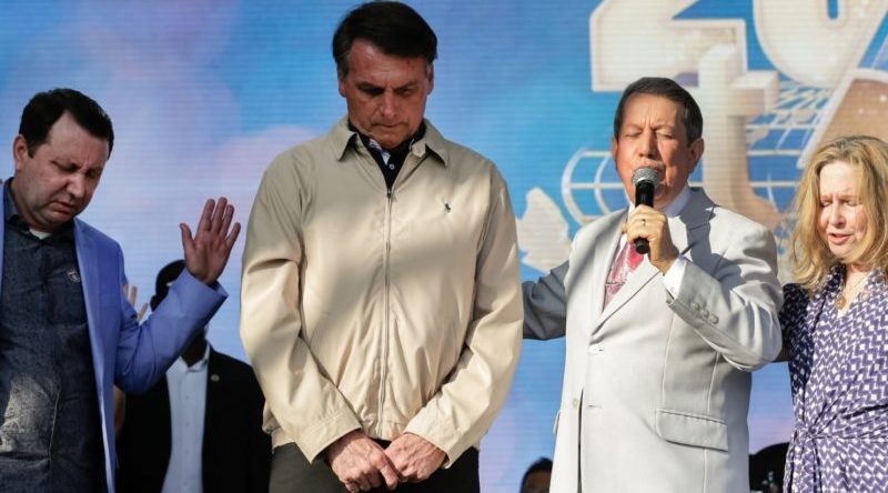 Bolsonaro veta o perdão a dívidas das igrejas brasileiras